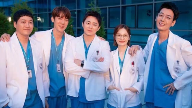 韩国上万医生罢工引不满　“Hospital Playlist”导演宣布拍第3季被骂爆
