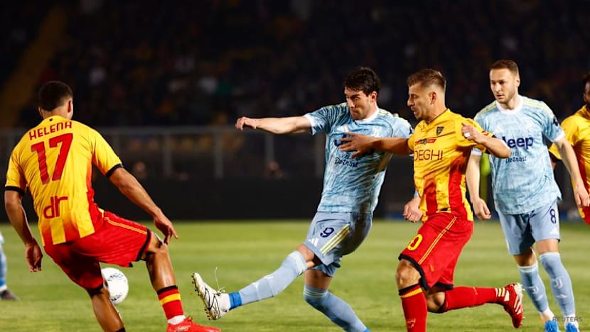 Vlahovic strikes after 10 seconds as Juve climb to third with Lecce win