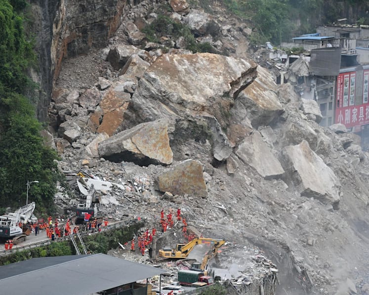 Death toll from China landslide rises to 51, 10 missing: authorities Death toll from China landslide rises to 51, 10 missing: authorities