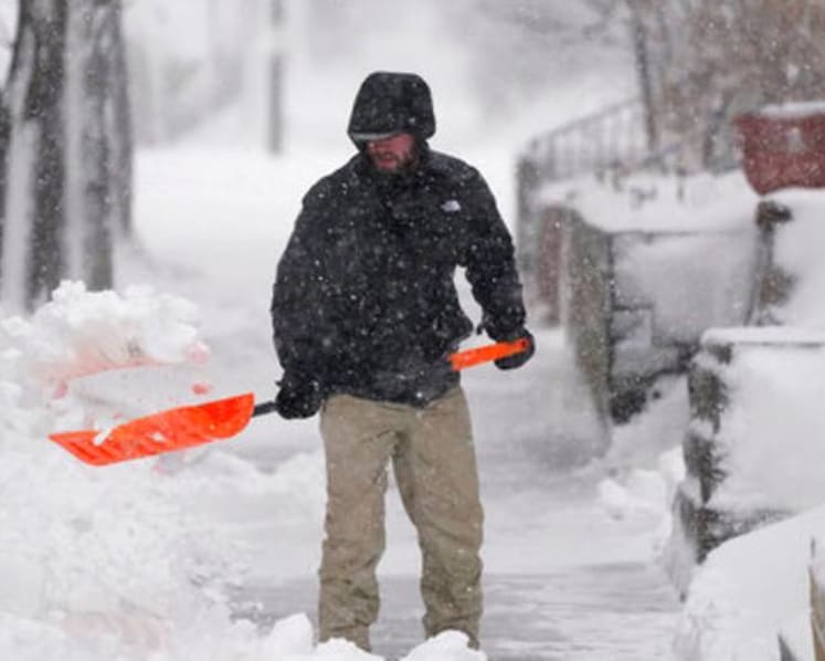 Winter storm closes roads in Wyoming, Colorado, Nebraska