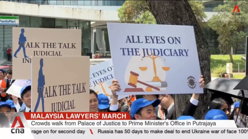 Malaysian Bar leads lawyers' march to PM Anwar's office