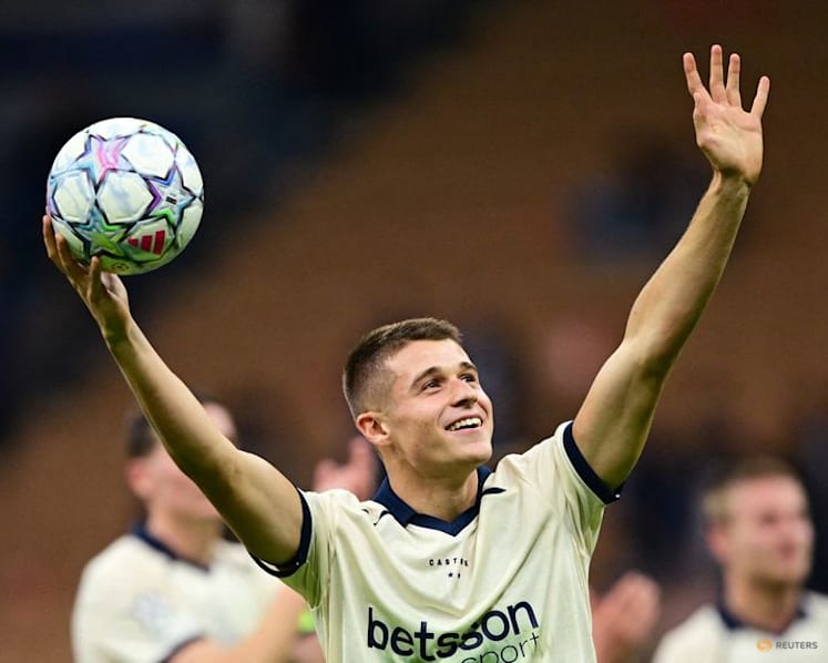 Tresoldi treble stuns Inter, Bayern held as Barcelona rally