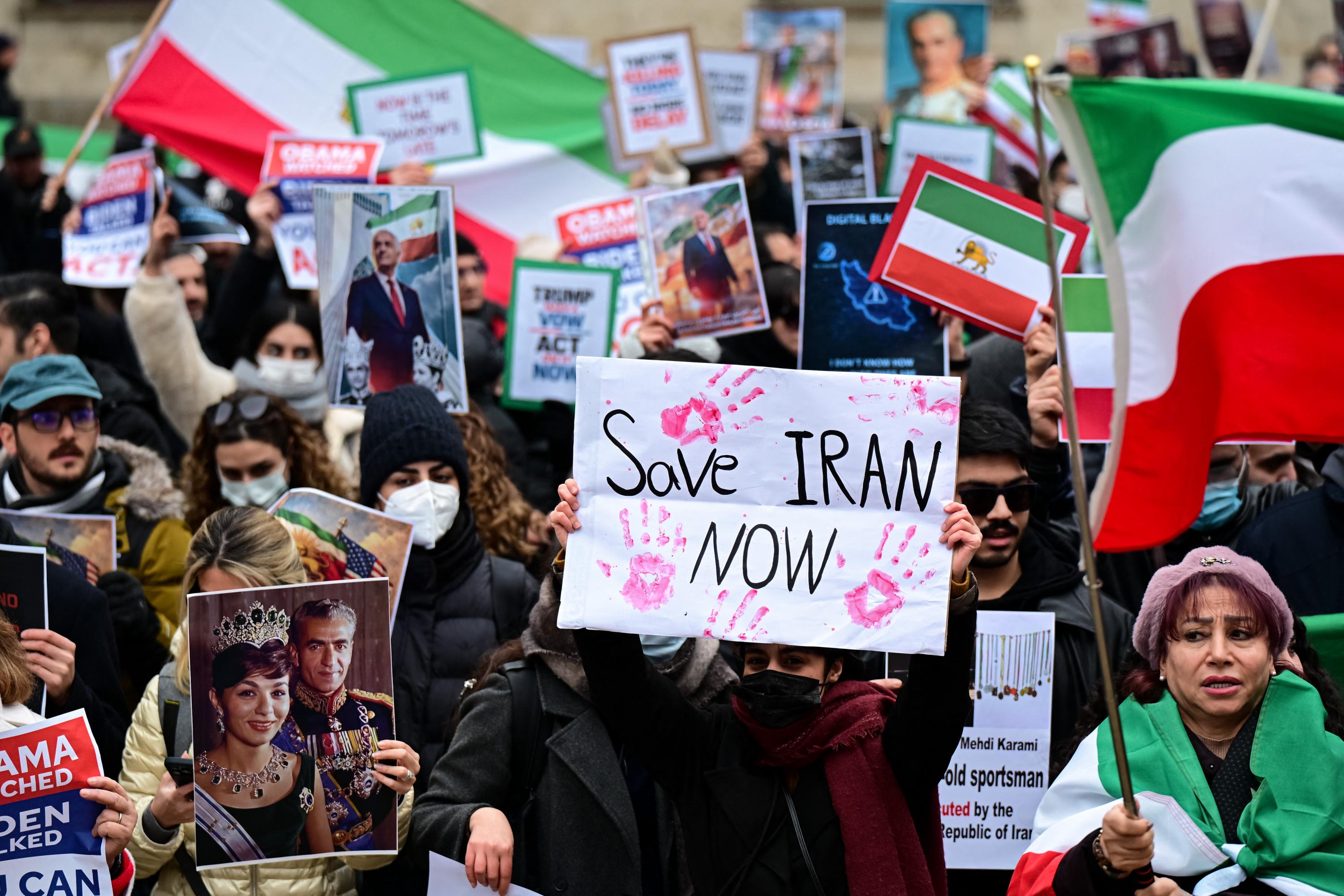 通胀失控引爆怒火伊朗爆发全国反政府示威- 8world