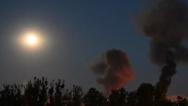 俄军连夜对乌克兰各地发动袭击 造成至少13人死亡