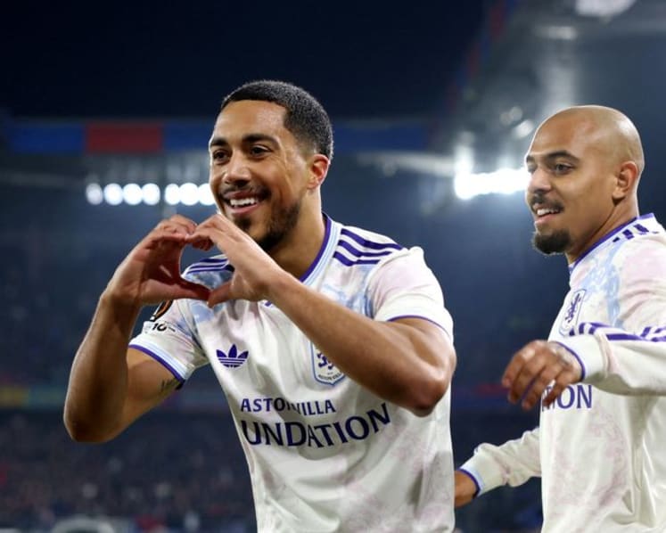 Villa edge Basel to join leaders as Roma roll past Celtic and Lyon stay strong