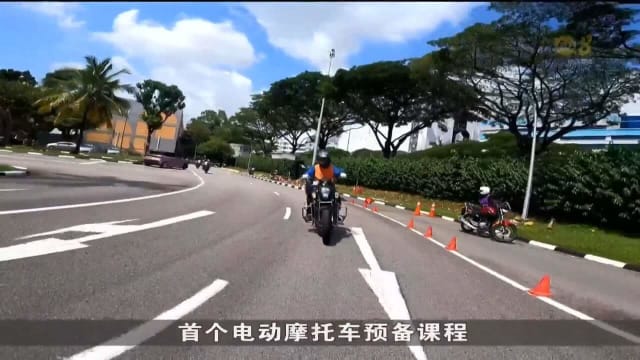 更多企业进军电动摩托车市场 有驾驶学校推出课程