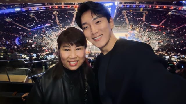 时隔9年美国再相见，翟思铭把两周空档都留给妈妈！