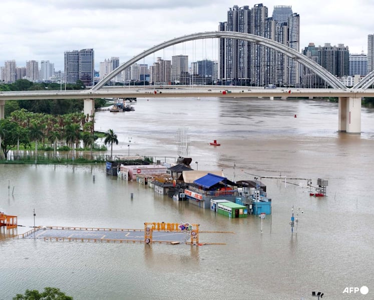 Death toll from landslide in northwest China rises to 21