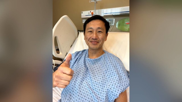 十多年前因踢足球伤及膝盖 王乙康接受部分膝关节置换术