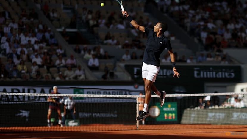 Auger-Aliassime swats aside Tabilo to reach French Open quarters
