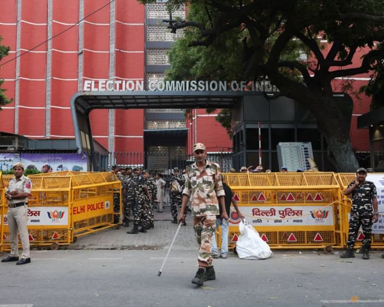 Delhi shuts metro stations and internet before protest over election chief