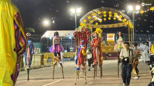 【直播】榜鹅东岛海边热闹非凡 后港斗母宫载歌载舞恭送九皇大帝