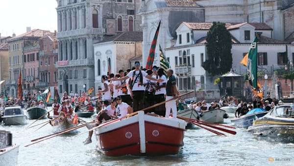 Celebrations in the canals as Venezia set sail for Serie A