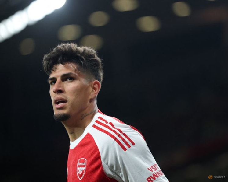 Arsenal permanently sign Hincapie after season on loan from Leverkusen