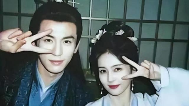 被爆在张凌赫家过夜　白鹿用1符号否认恋情？
