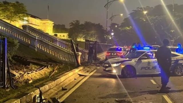 新山杀人后开狮城车逃亡 三嫌凶遇警拦截失控撞车落网