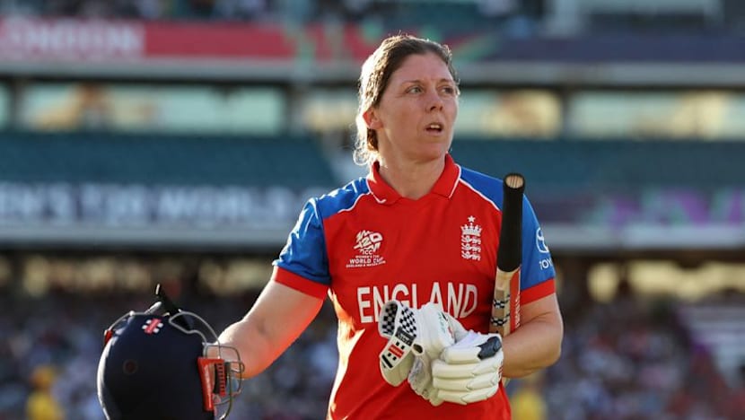 Former England captain Knight retires