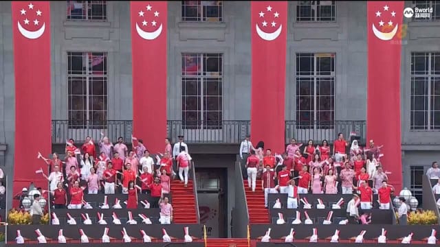 议长议员进场 你最喜欢谁的服装？
