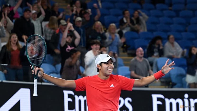 American qualifier Tien stuns Medvedev in late night epic