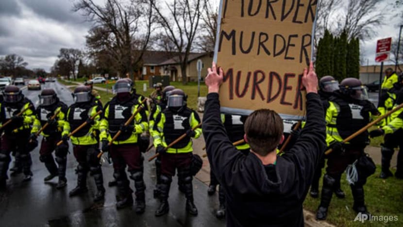 US police officer resigns 2 days after mistaking gun for taser, fatally shooting black motorist