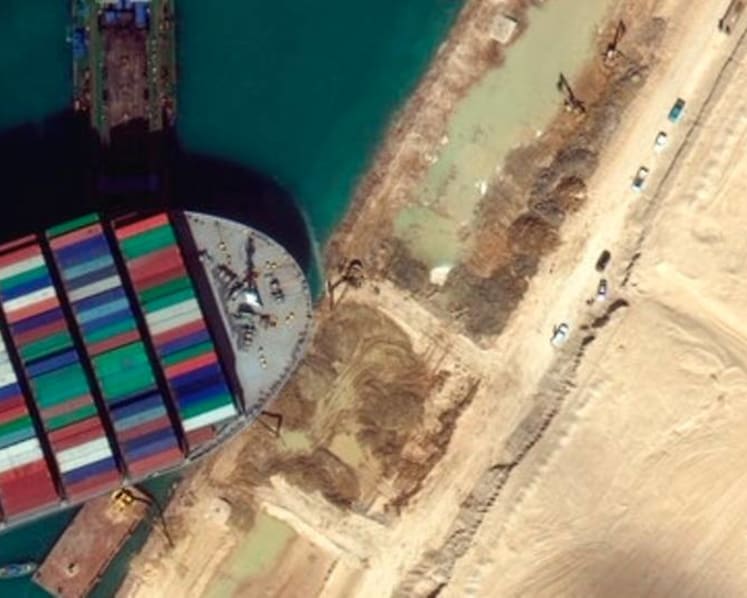 2 tugboats speed to Egypt's Suez Canal as shippers avoid it