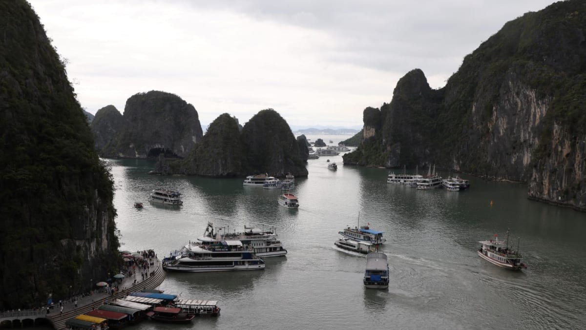Vietnam tourist boat capsizes in Ha Long Bay, three dead