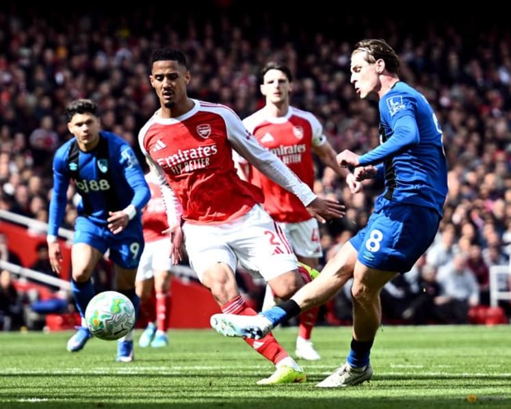 Bournemouth stun Arsenal to open door in title race