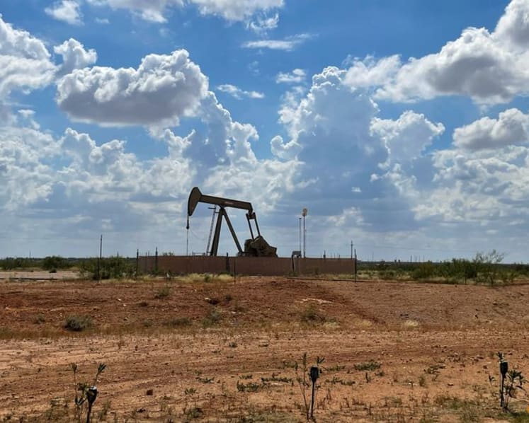 Oil extends gains to rise 5.6% after Iran attacks Gulf energy facilities