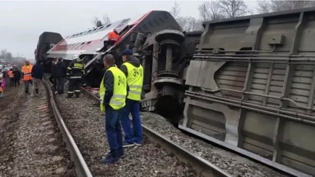 俄罗斯客运列车脱轨 至少22人受伤