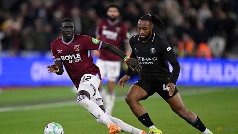 Man City lose ground on Arsenal with draw at West Ham