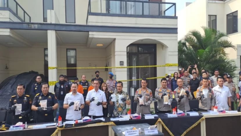  Polis Indonesia serbu makmal dadah Ecstasy di Banten