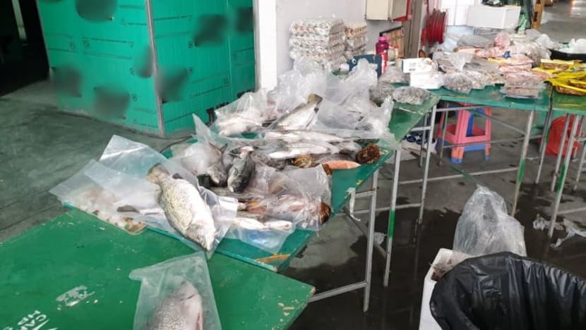OurPasar Essentials didenda; tidak simpan makanan laut, daging mentah dengan betul OurPasar Essentials didenda; tidak simpan makanan laut, daging mentah dengan betul