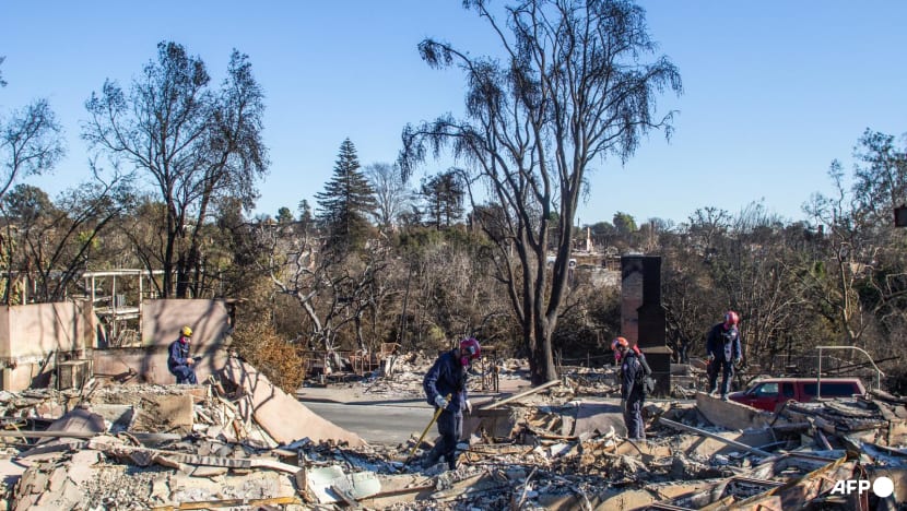 Los Angeles 'Red Flag' wildfire warnings expire, but dangers persist Los Angeles 'Red Flag' wildfire warnings expire, but dangers persist