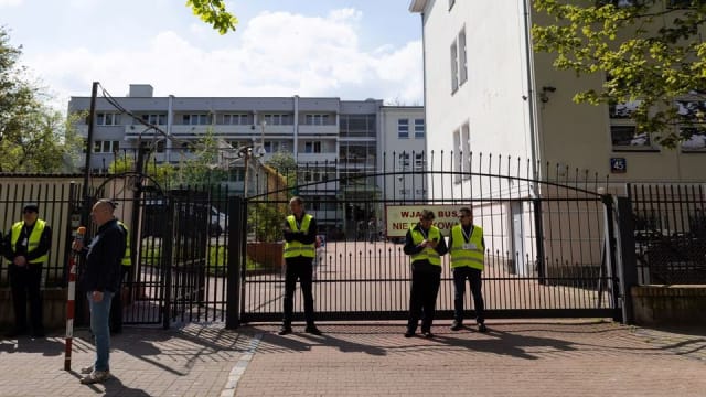 波兰查封俄大使馆学校 俄方誓言将作出严厉回应