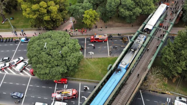 阿根廷两火车相撞 车厢爆炸90人伤