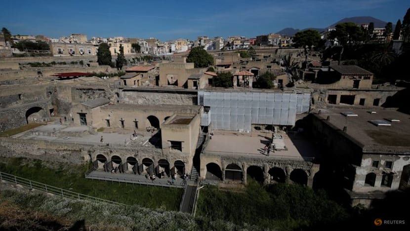 Complete text of carbonised Herculaneum scroll unlocked for first time