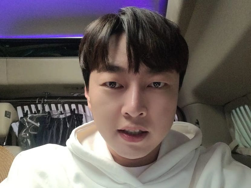 South Korean comedian Lee Jin-ho confesses to illegal gambling, had borrowed money from celeb friends including Jimin of BTS South Korean comedian Lee Jin-ho confesses to illegal gambling, had borrowed money from celeb friends including Jimin of BTS