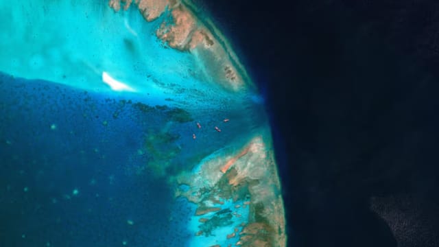 路透社：卫星影像显示中国在黄岩岛入口 部署船只并设浮动屏障