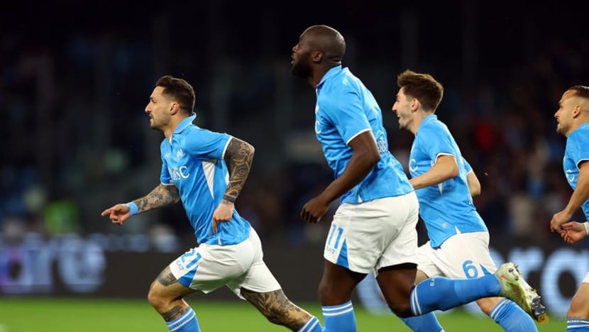 Napoli claim 2-1 win over Milan to keep pace in title race Napoli claim 2-1 win over Milan to keep pace in title race