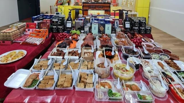 “好像被洗脑” 信徒控诉风水师大肆敛财还伸咸猪手 