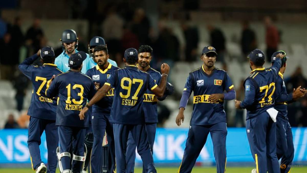 Sri Lanka grab dramatic win over England to square series