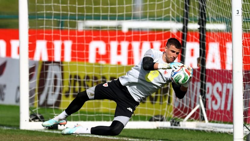 United sign goalkeeper Darlow on two-year deal