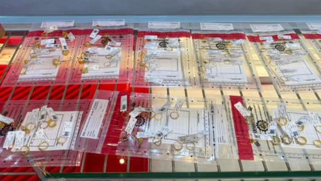 马国政府官员夫妻涉嫌受贿开金店 店内黄金市值逾42万元