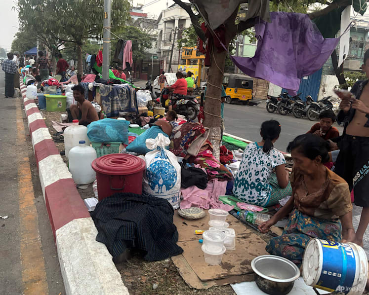 Myanmar quake survivors sleep on streets, face shortage of food and water