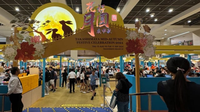 月饼销售进入“最后冲刺期” 义安城高岛屋展销会迎人潮