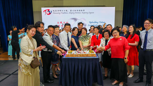 立化中学庆祝70周年校庆 校友重返母校给予学生指导