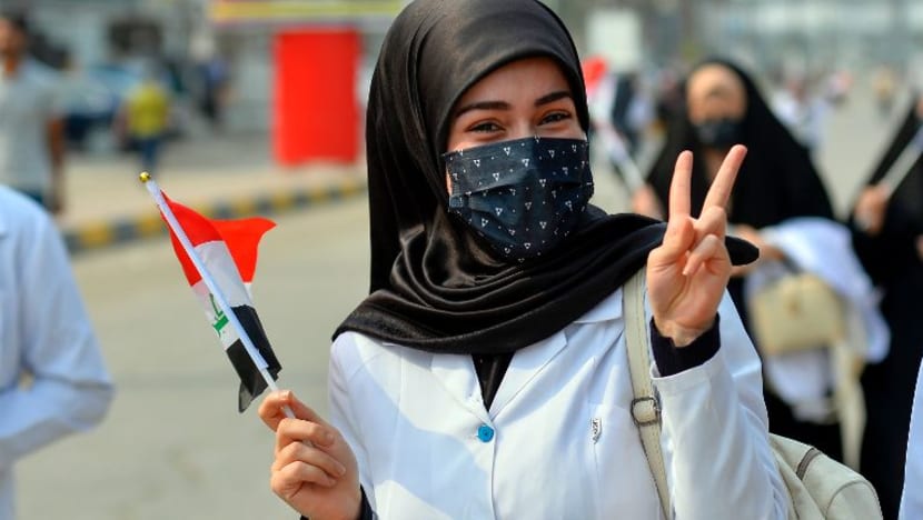 Hati-hati tunjuk isyarat 'peace' semasa bergambar boleh akibatkan maklumat peribadi dicuri