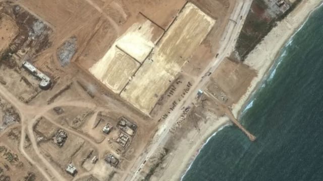 美国开始在卡萨建造临时码头 便为运送救援物资