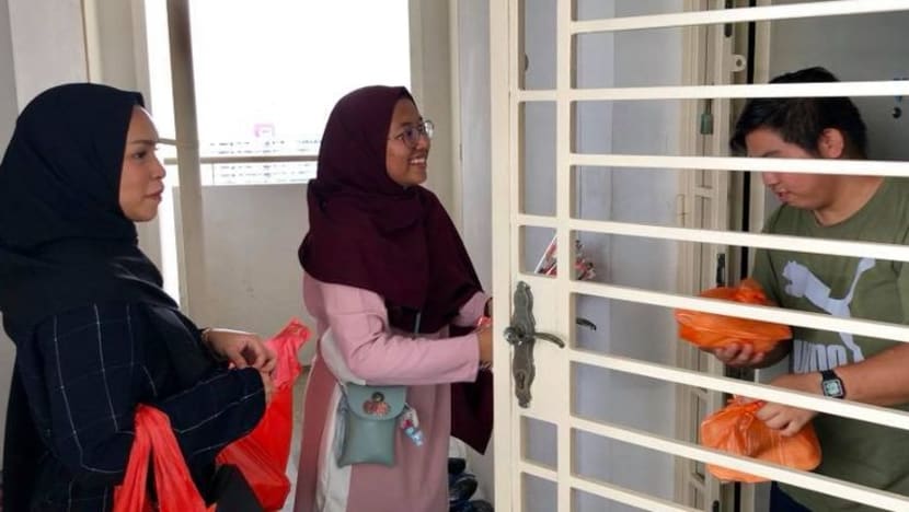 Masjid Darul Makmur hantar makanan 'panas-panas' percuma ke rumah golongan memerlukan