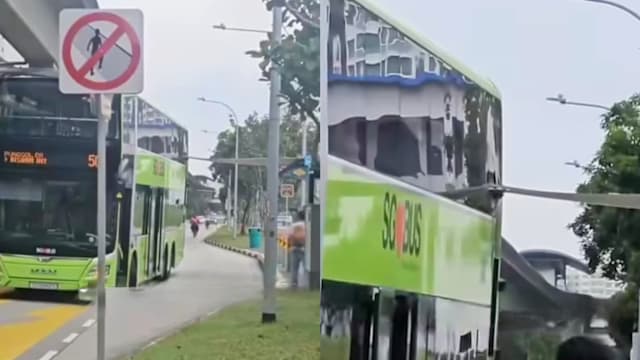 双层巴士疑撞榜鹅车站顶部 尾部玻璃碎裂